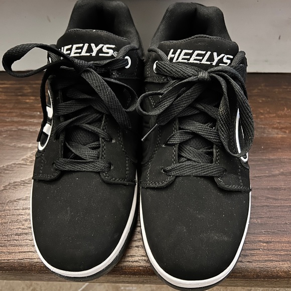 Heelys Voyager | Black | Size Youth 6 - Picture 1 of 4